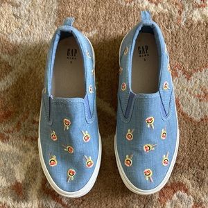 New Gaps Kids Girls Slip on Emoji Sneaker, size 3